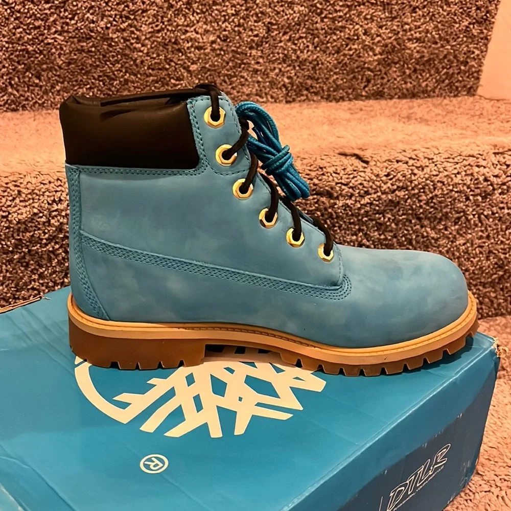 Timberland x DTLR 6” Premium WPBT bright blue Boots new Boys Size 6.5 Juniors